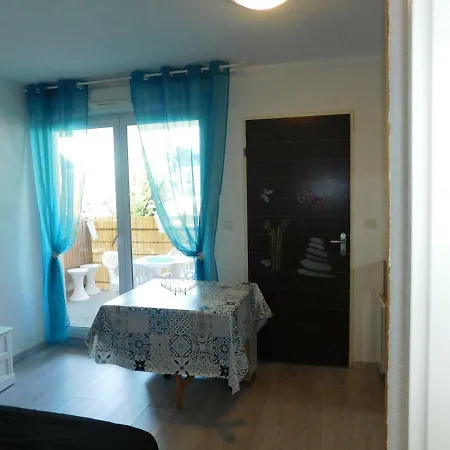 Le Petit Nid Apartment *